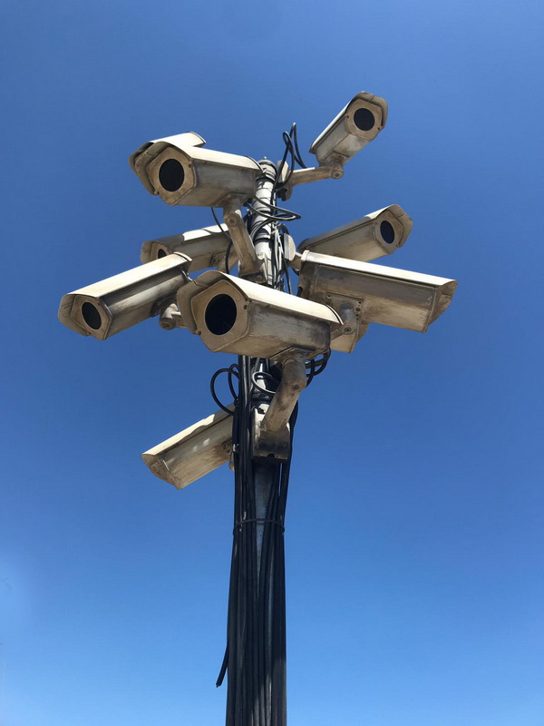 camara vigilancia seguridad+poste metal brazo 22 11x37x14 (160eu.) 10u